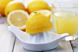 Limon Suyu İle Cilt Lekelerini Tedavi Edin