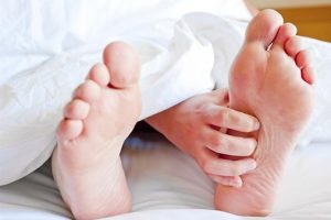 Gece Bacakta Kasılma ve Kramp Neden olur?