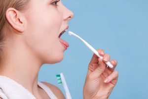 Ağız Sağlığınız İçin Dil Temizliği: Nedir ve Nasıl Yapılır?